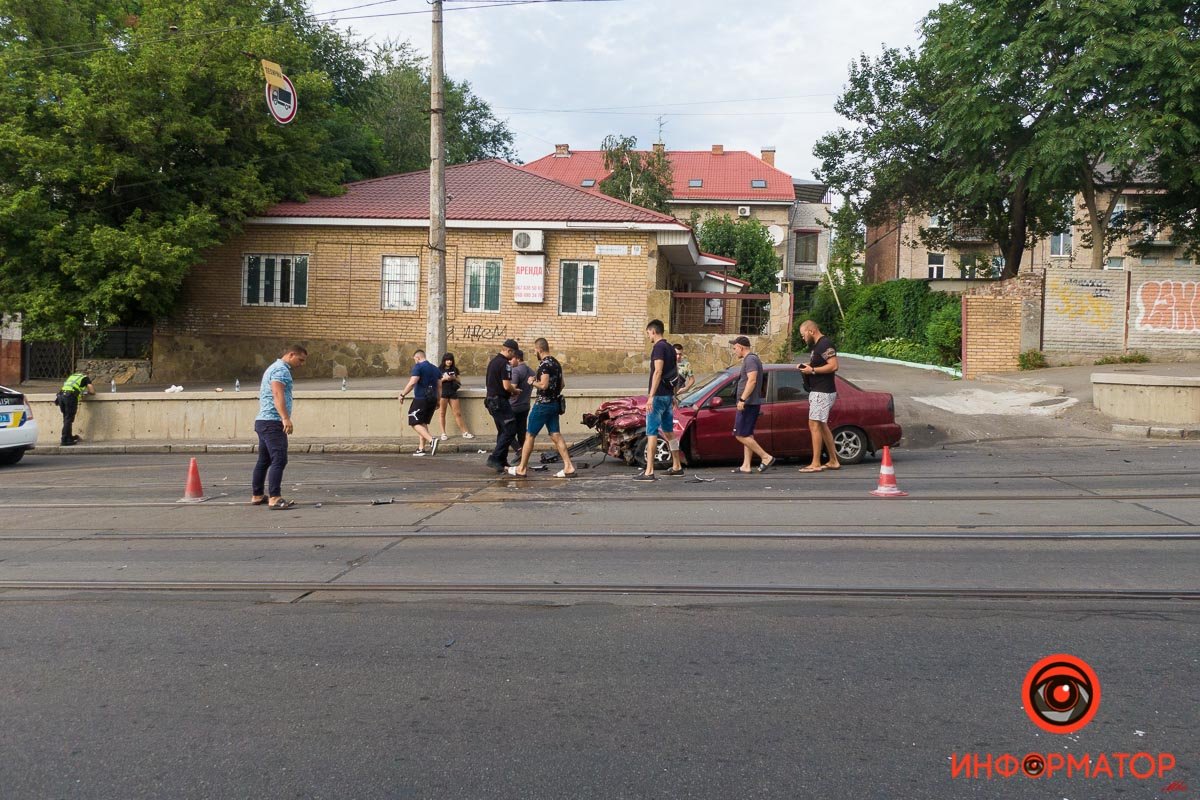 Авария произошла на перекрестке Авария произошла на перекрестке