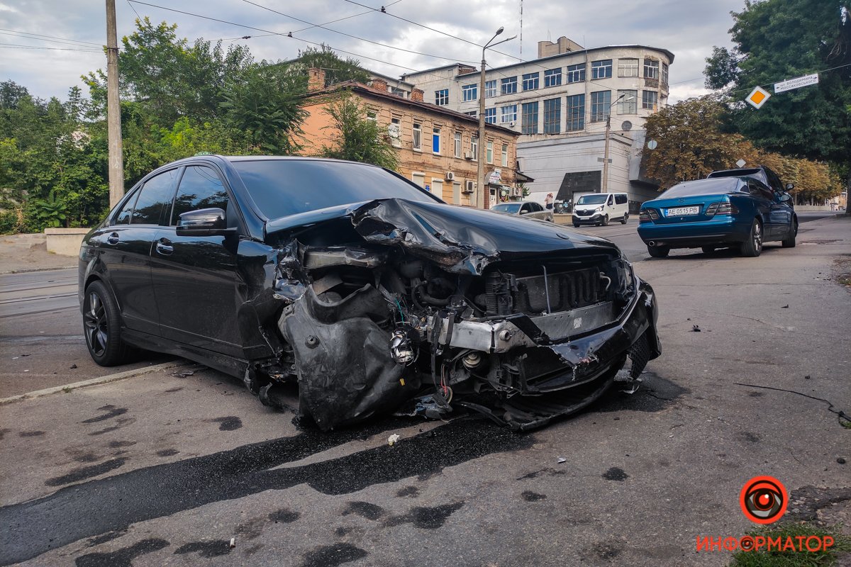 На месте работает полиция На месте работает полиция