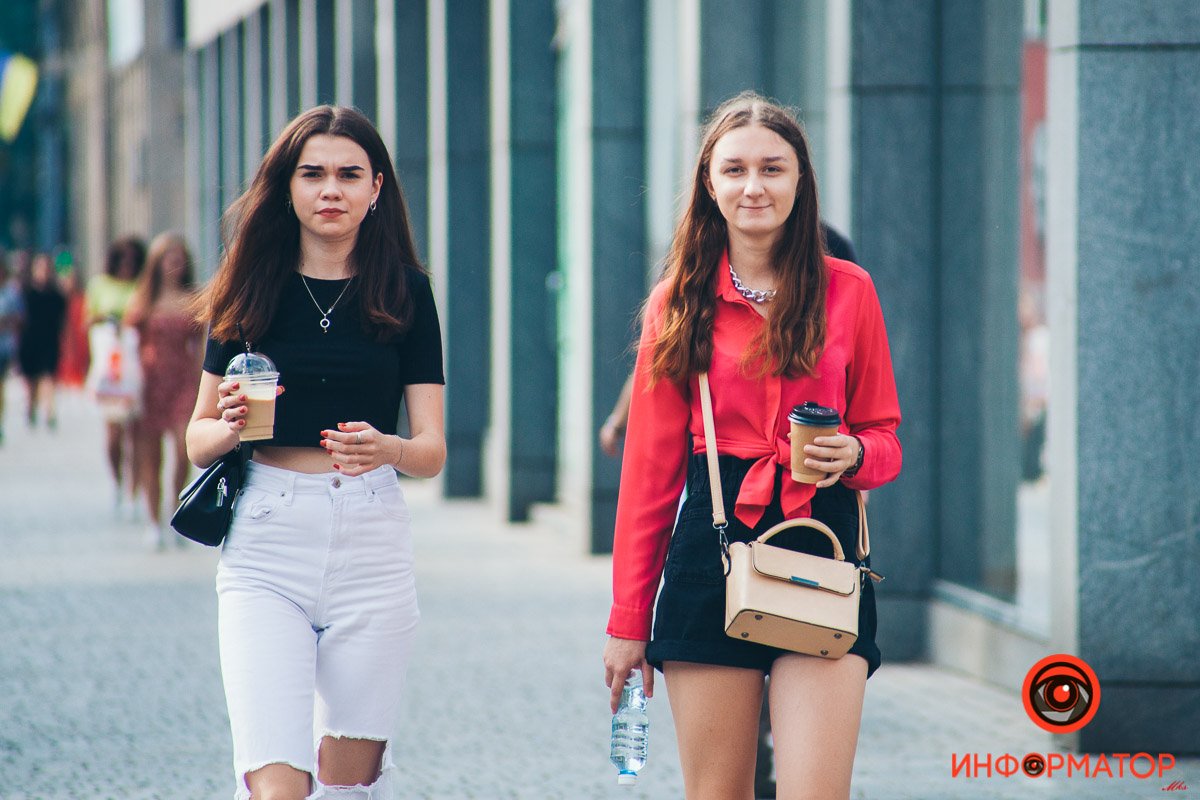 Улыбаемся, но махать не будем