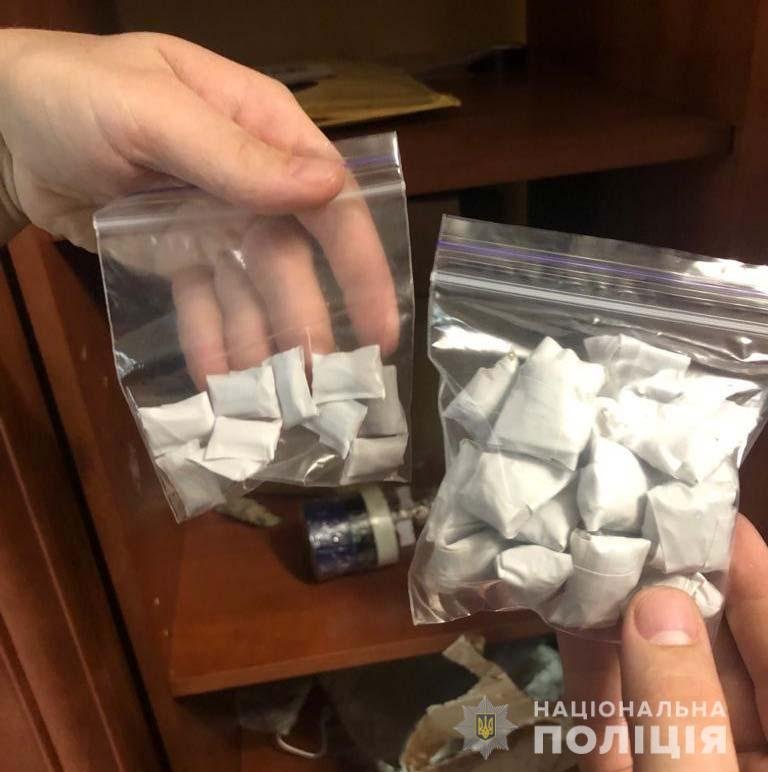 В Днепре у 20-летнего парня дома нашли целый склад наркотиков В Днепре у 20-летнего парня дома нашли целый склад наркотиков