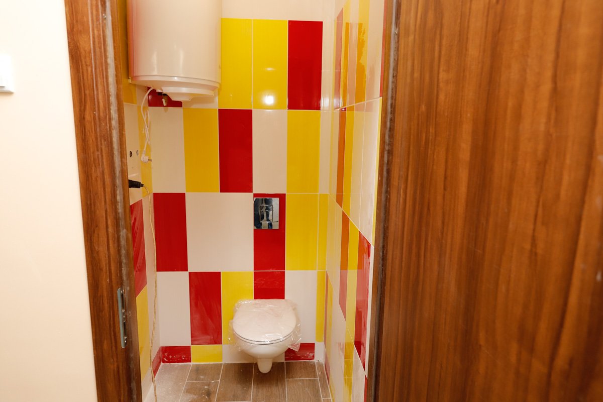 В школах проводят различные виды ремонтных работ, часть из которых завершена, а остальные – в процессе В школах проводят различные виды ремонтных работ, часть из которых завершена, а остальные – в процессе