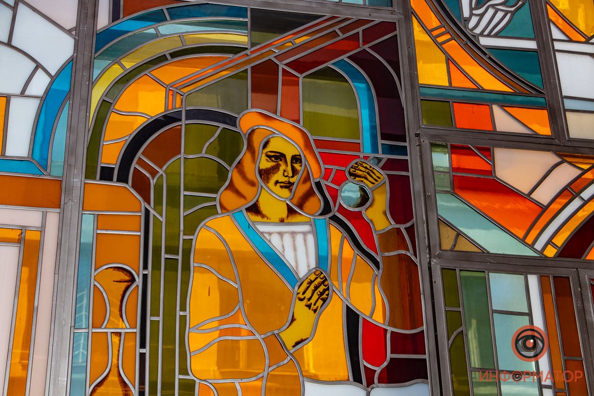 Врач в берете с пробиркой Врач в берете с пробиркой