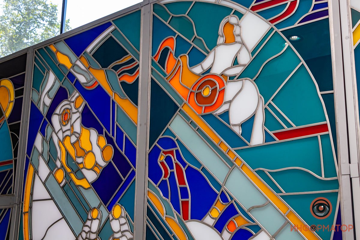 Техника выполнения похожа на работу мастеров завода «Искра» Техника выполнения похожа на работу мастеров завода «Искра»