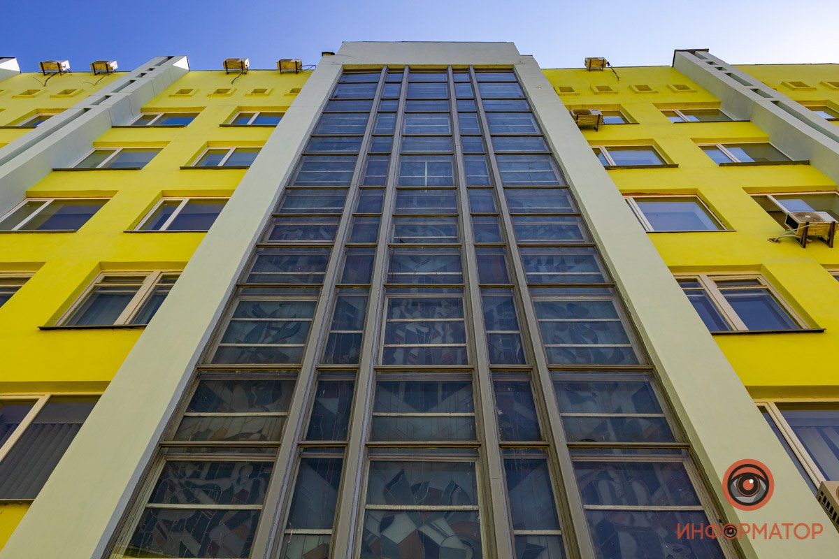 Университет имени Альфреда Нобеля снаружи Университет имени Альфреда Нобеля снаружи