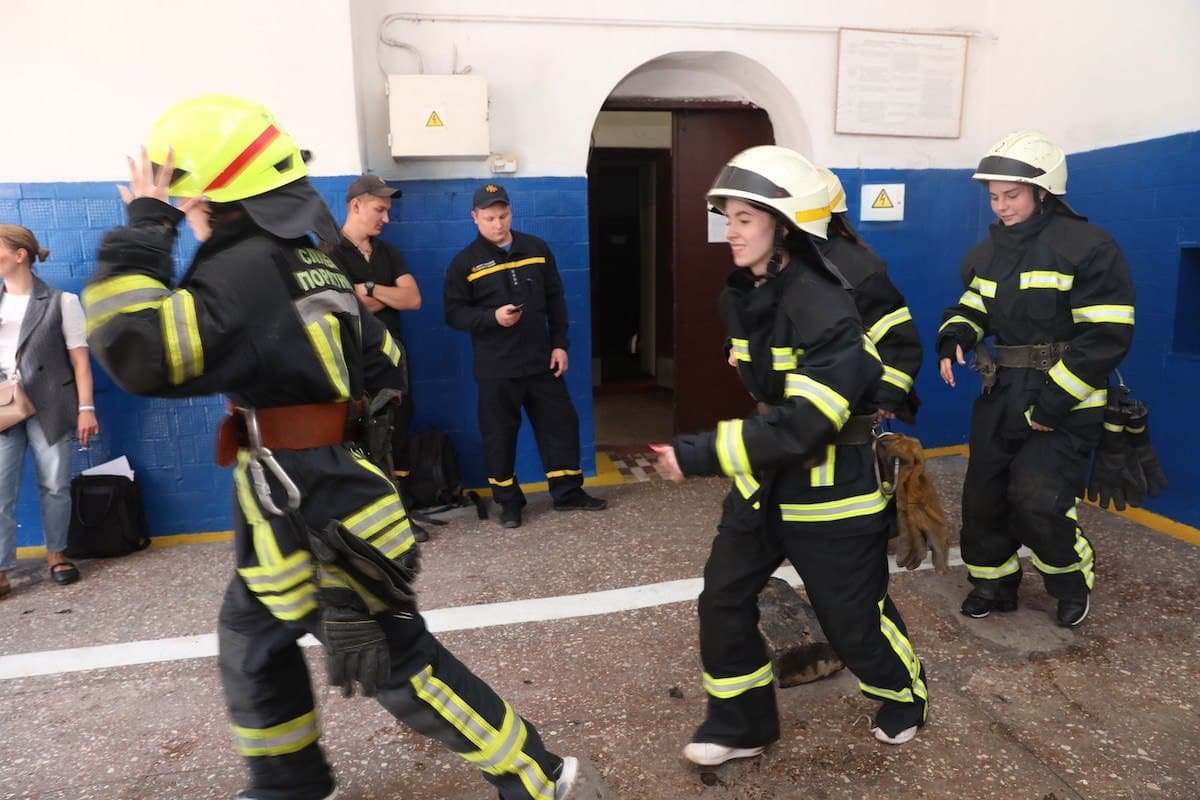 Старшеклассников в Днепре отправят управлять ресторанами, железной дорогой, цифровой медициной, складом роз и тушить пожары 2