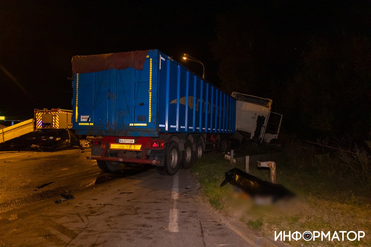 На месте работает полиция На месте работает полиция