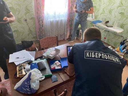 Сотрудник одной из днепровских тюрем устроил «бизнес» по продаже наркотиков заключенным 1