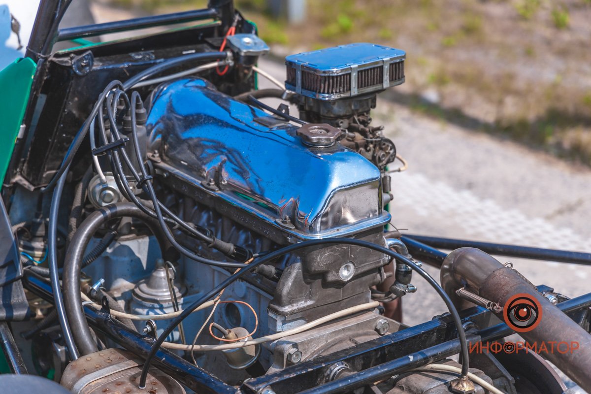 Качество проверено: на Днепропетровщине по построенному участку решетиловской трассы промчались 5 гоночных авто 11