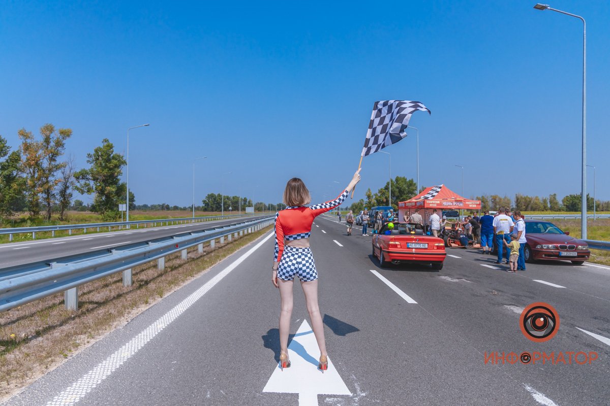 Качество проверено: на Днепропетровщине по построенному участку решетиловской трассы промчались 5 гоночных авто 13