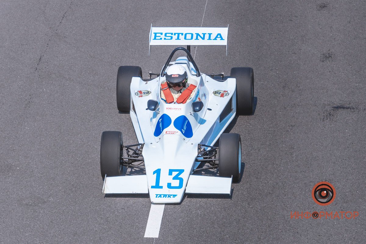 Качество проверено: на Днепропетровщине по построенному участку решетиловской трассы промчались 5 гоночных авто 41