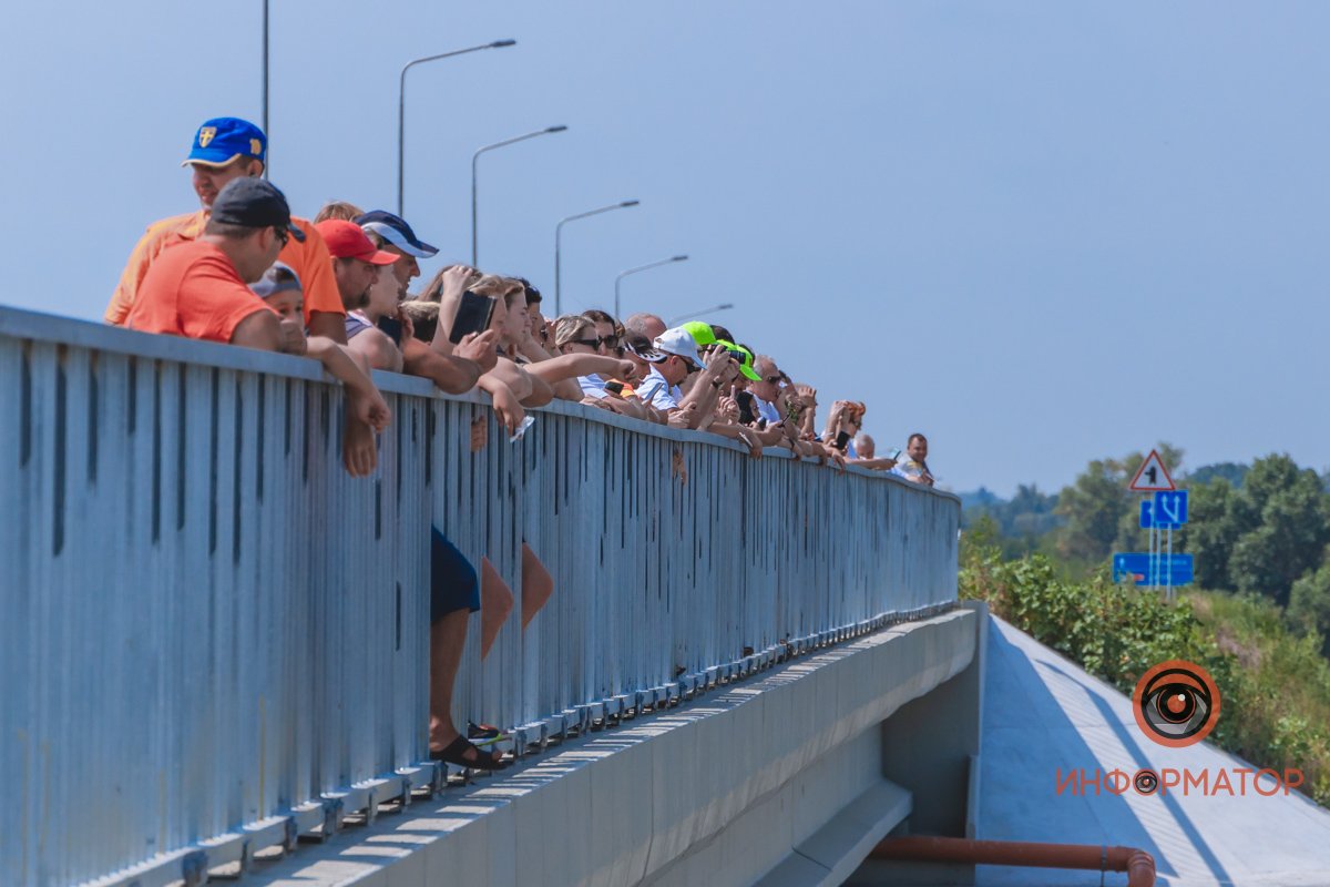 Качество проверено: на Днепропетровщине по построенному участку решетиловской трассы промчались 5 гоночных авто 44