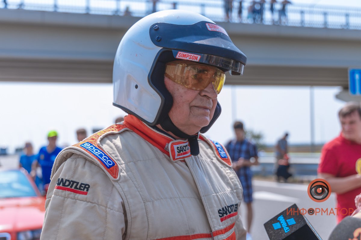 Качество проверено: на Днепропетровщине по построенному участку решетиловской трассы промчались 5 гоночных авто 62