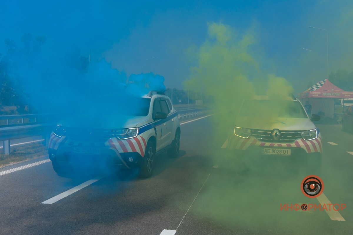 Качество проверено: на Днепропетровщине по построенному участку решетиловской трассы промчались 5 гоночных авто 64