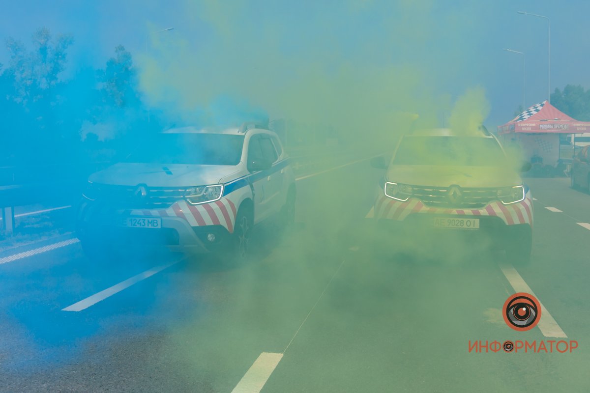 Качество проверено: на Днепропетровщине по построенному участку решетиловской трассы промчались 5 гоночных авто 65