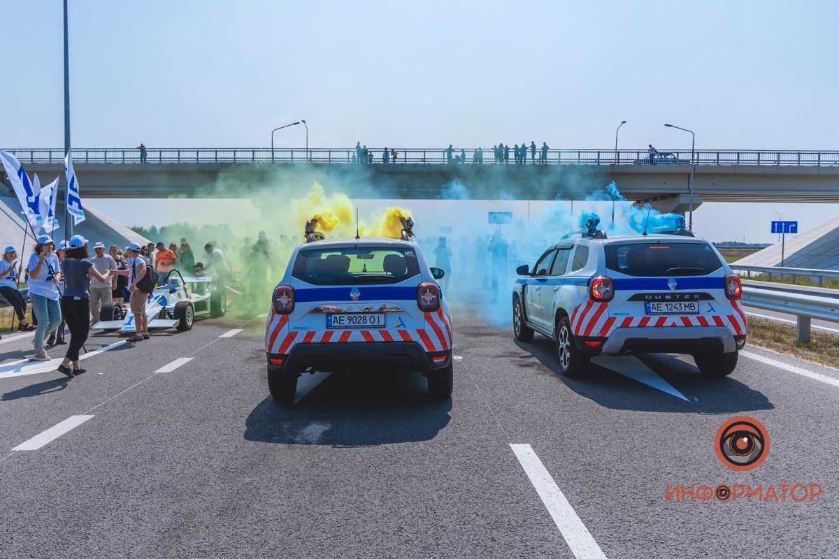 Качество проверено: на Днепропетровщине по построенному участку решетиловской трассы промчались 5 гоночных авто 66