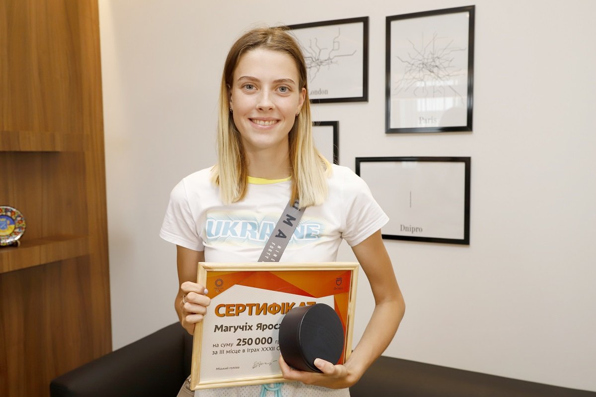 Борис Филатов встретился с бронзовой призеркой Олимпийских игр в Токио Ярославой Магучих и ее тренеркой 3