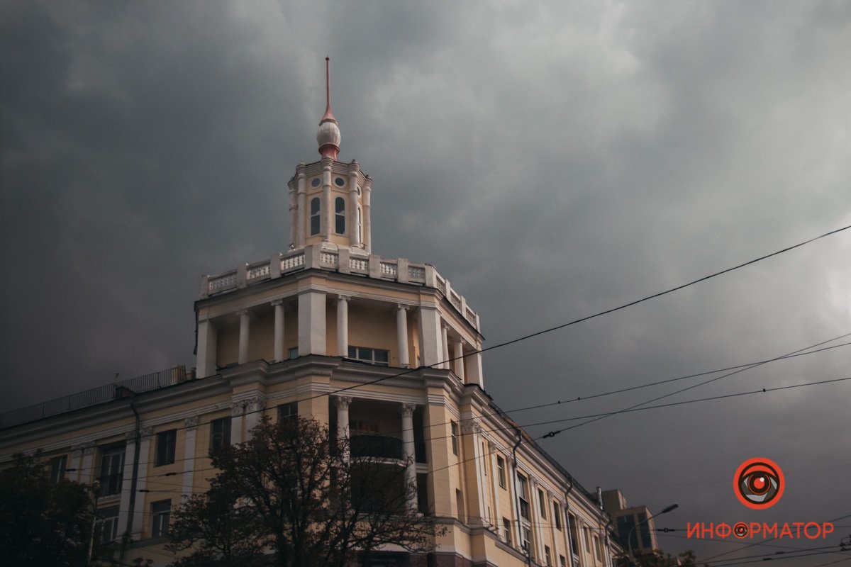 Величественно