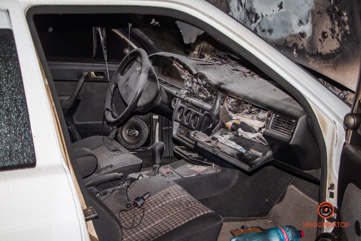 Почти полностью сгорел моторный отсек, поврежден салон