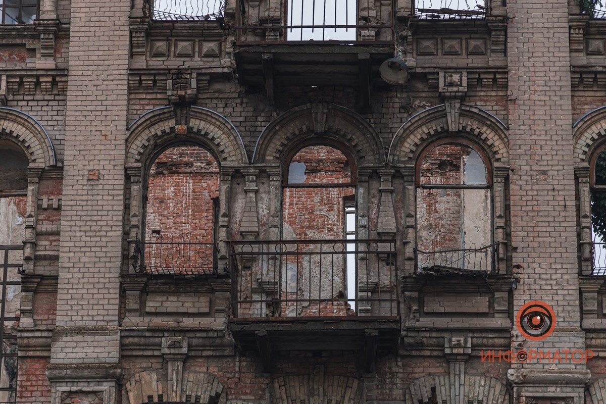 Здание является примером идеального использования кирпича