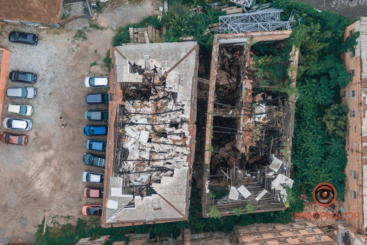 Сверху видны последствия пожара в конце 90-х
