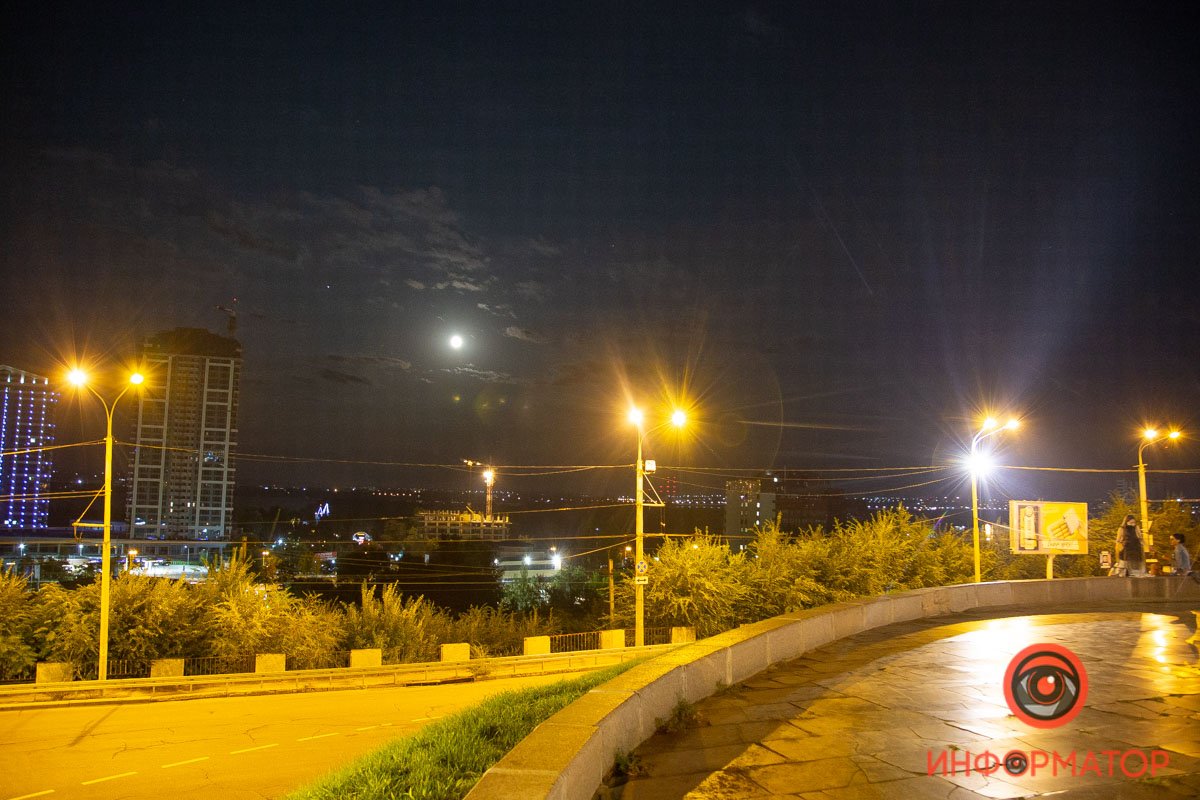 Когда смотришь на луну, в душе просыпается что-то особенное Когда смотришь на луну, в душе просыпается что-то особенное