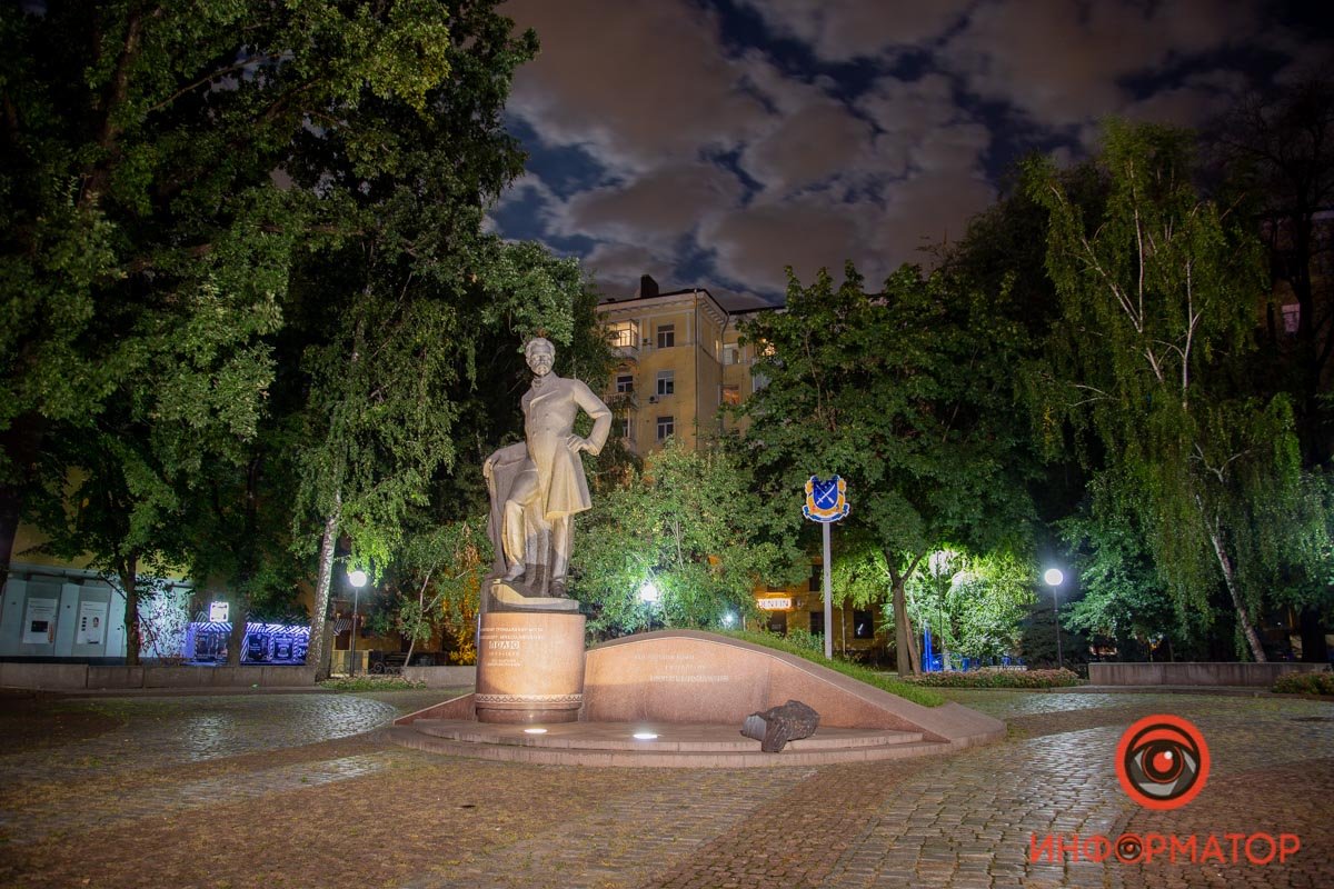 Памятник Полю Памятник Полю