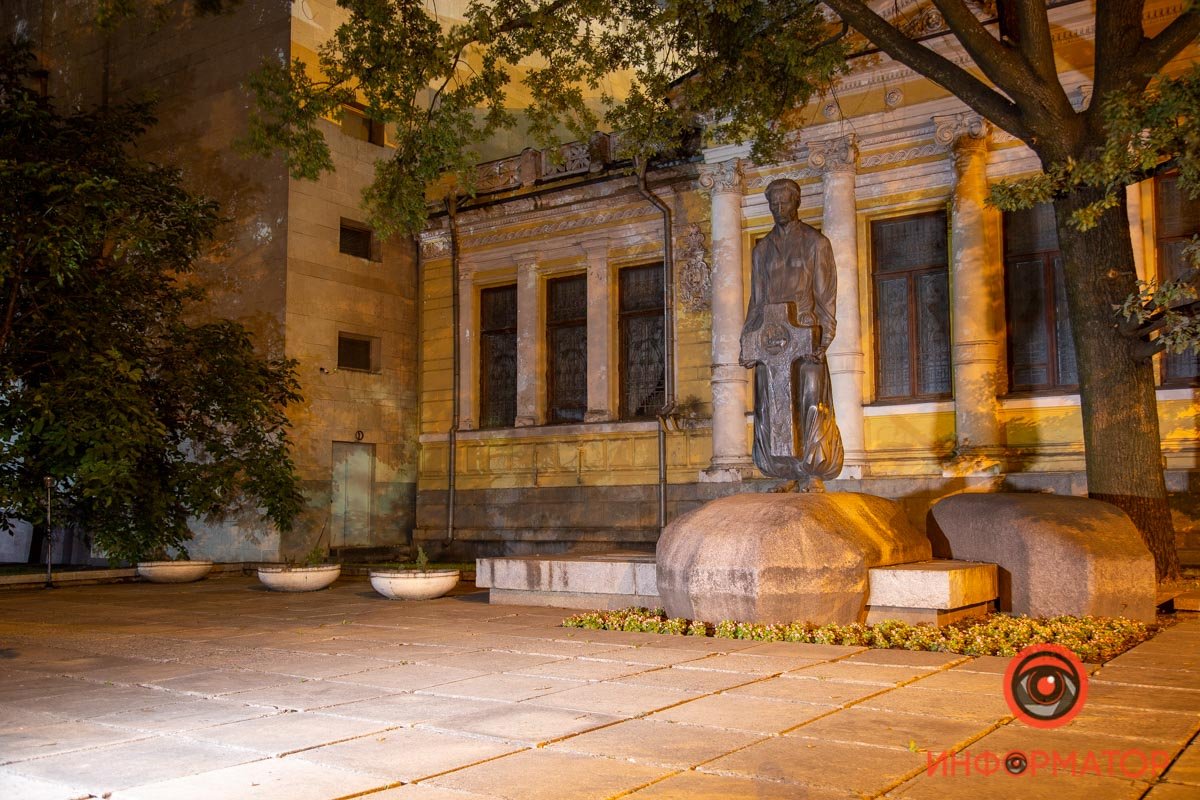 Возле исторического музея Возле исторического музея