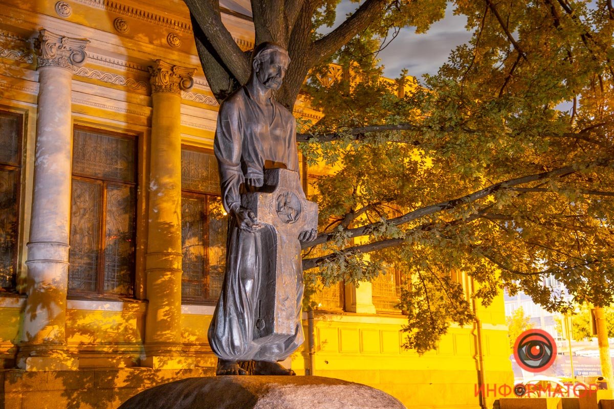 Первым проводил систематические раскопки и изучение археологических памятников Приднепровья Первым проводил систематические раскопки и изучение археологических памятников Приднепровья