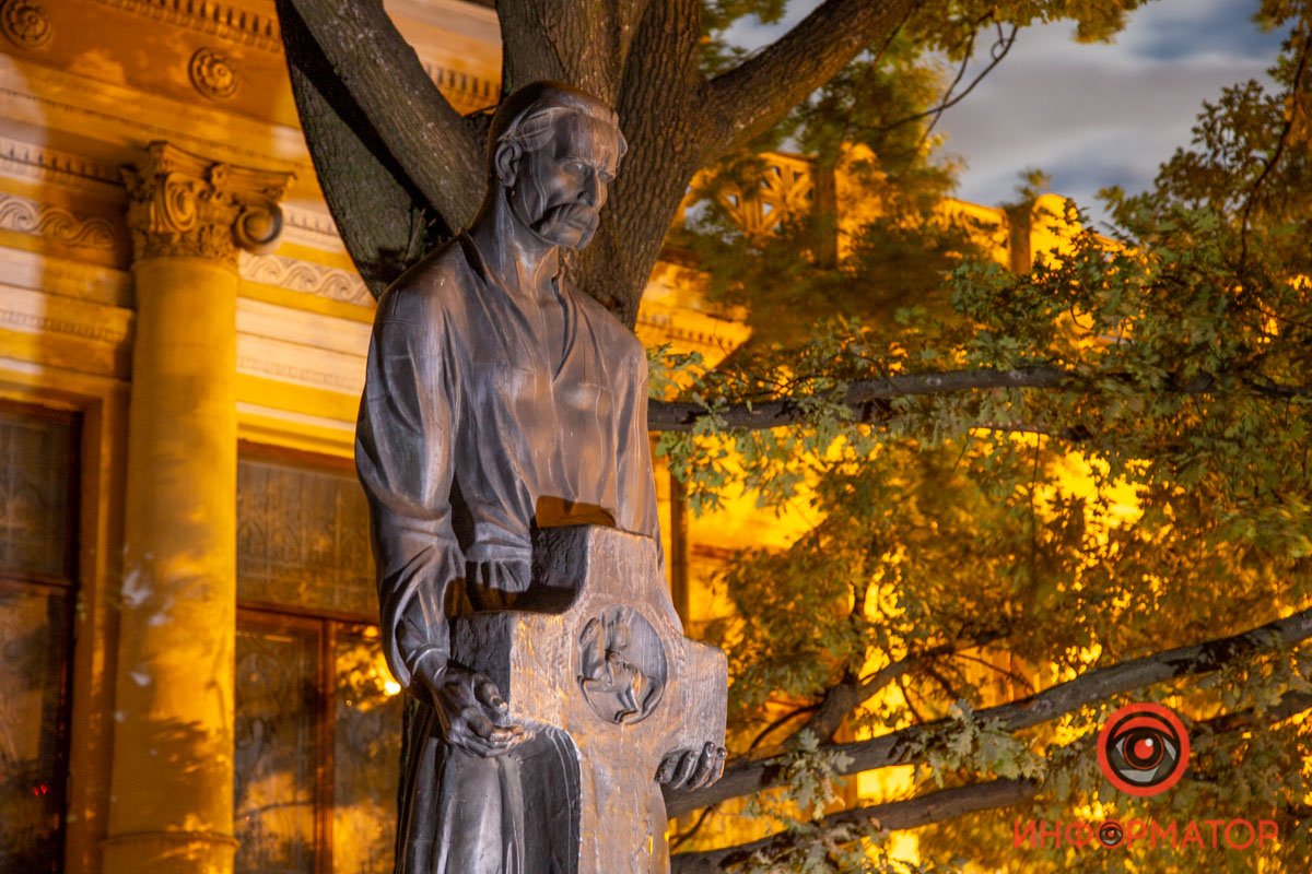 Опубликовал около 50 работ Опубликовал около 50 работ