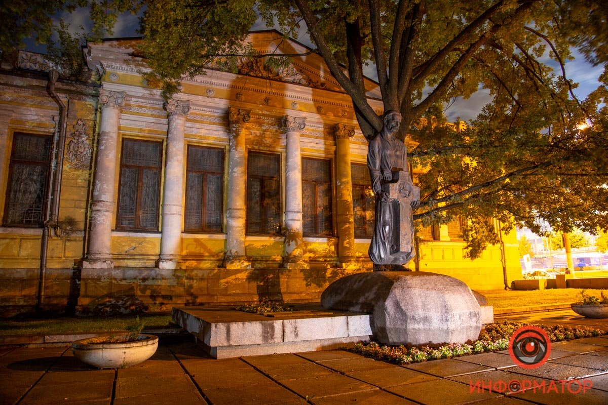 Открыли в честь 140-летия со Дня рождения Яворницкого Открыли в честь 140-летия со Дня рождения Яворницкого