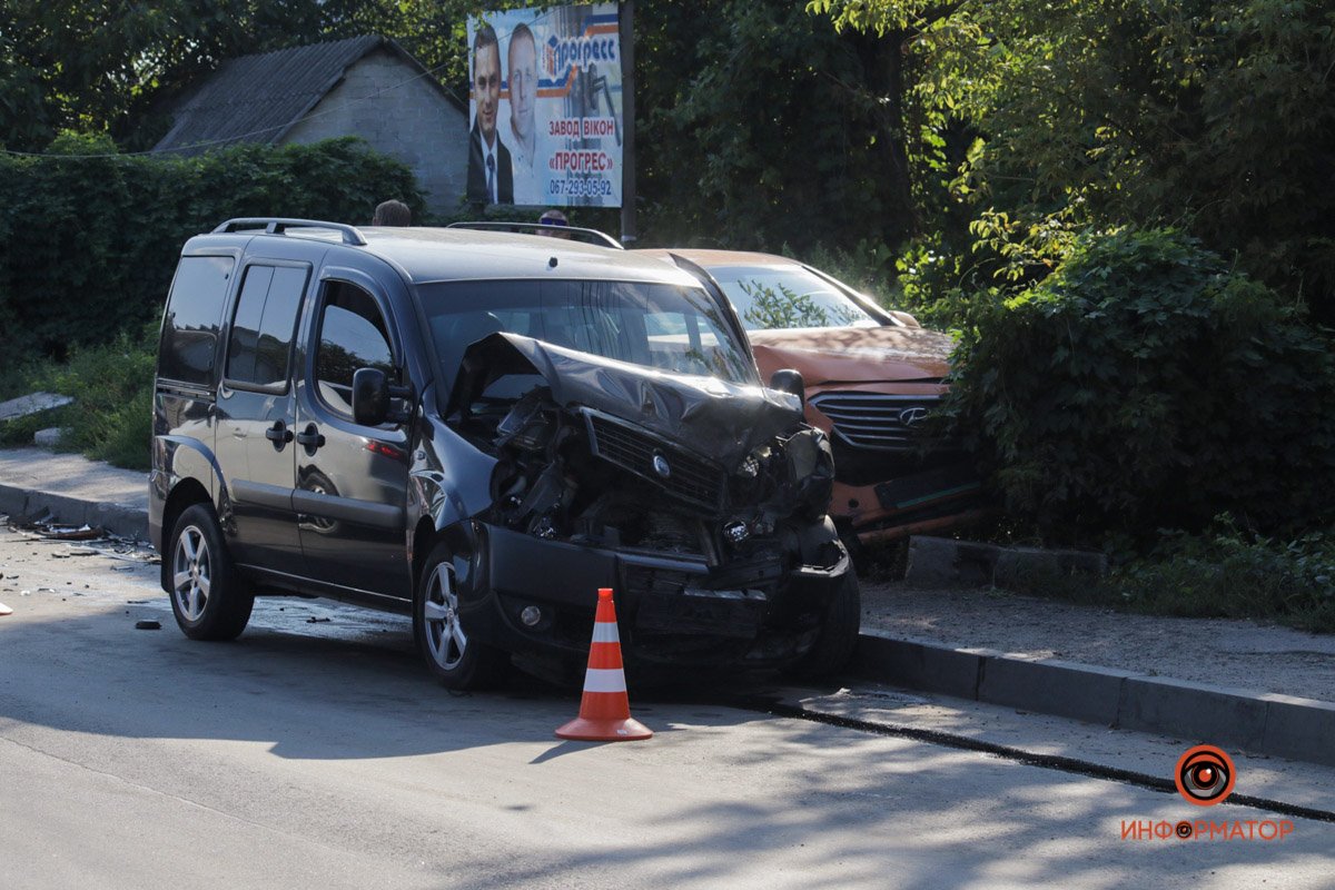 В Днепре на Отечественной столкнулись Hyundai и Fiat: пострадали двое 1