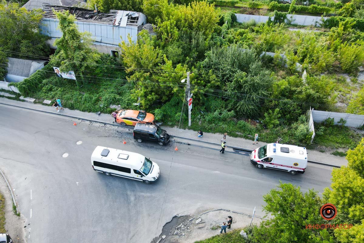 В Днепре на Отечественной столкнулись Hyundai и Fiat: пострадали двое 2