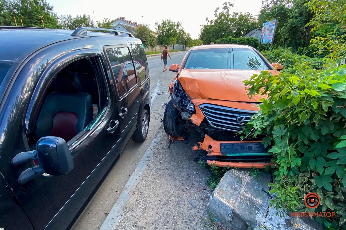 В Днепре на Отечественной столкнулись Hyundai и Fiat: пострадали двое 11