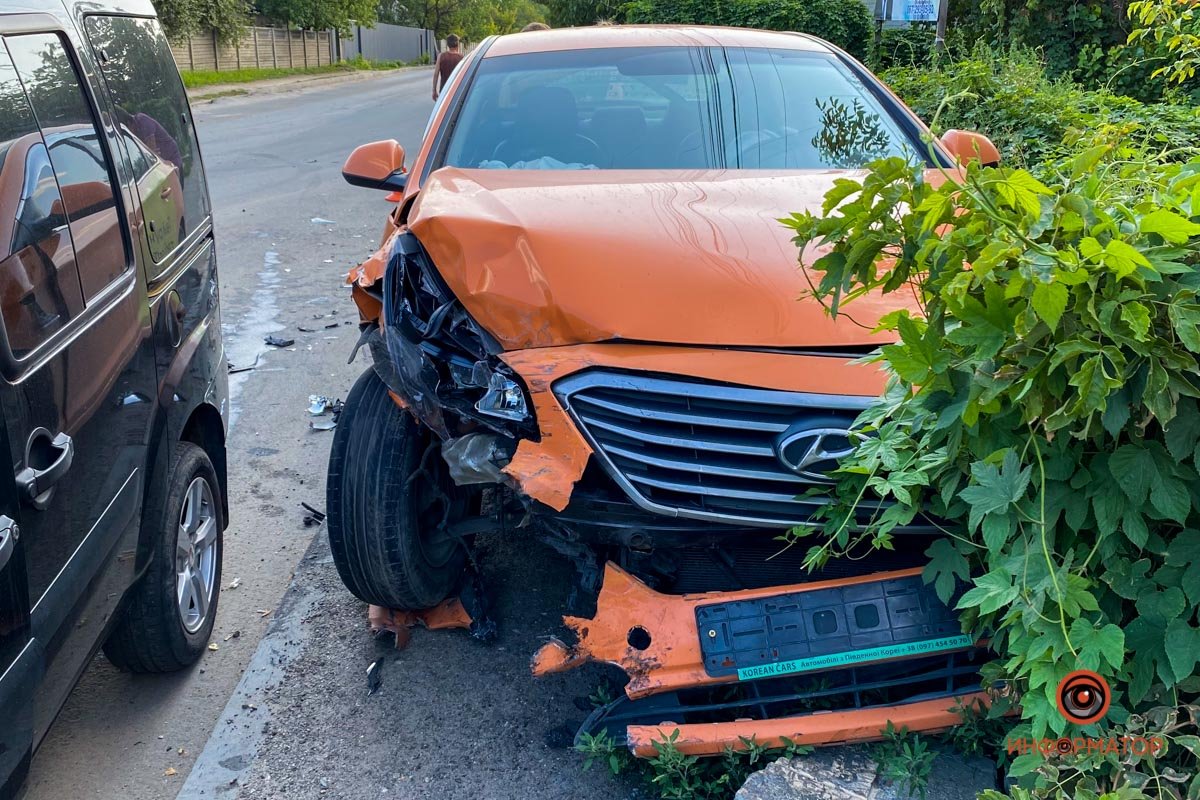 В Днепре на Отечественной столкнулись Hyundai и Fiat: пострадали двое 12