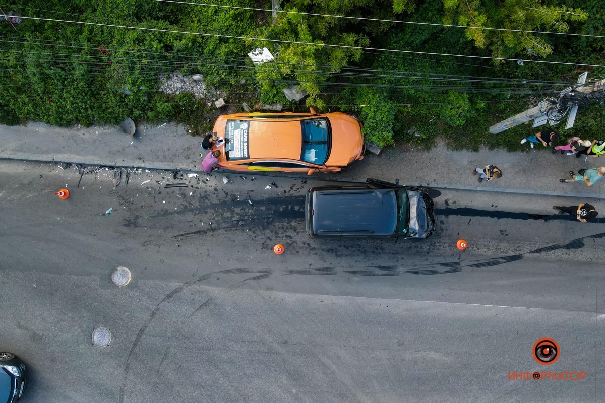 В Днепре на Отечественной столкнулись Hyundai и Fiat: пострадали двое 14