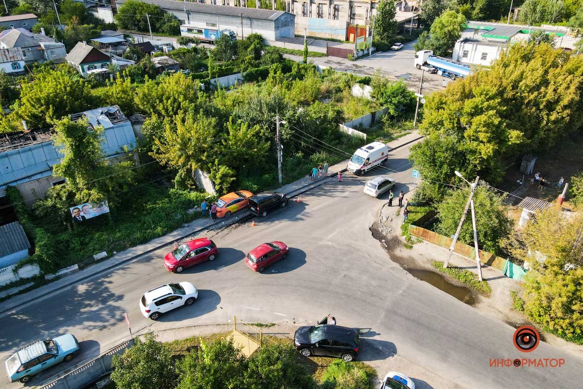 В Днепре на Отечественной столкнулись Hyundai и Fiat: пострадали двое 16