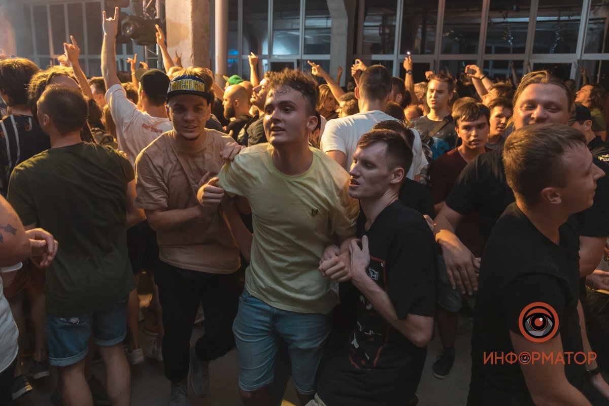 Держите меня семеро