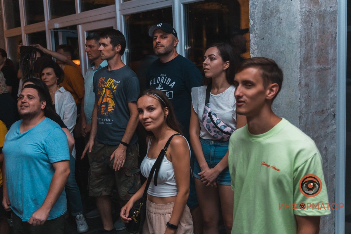 Постоим в сторонке