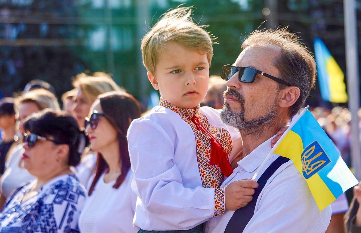 В Кривом Роге на флагшток-великан подняли Государственный Флаг 2