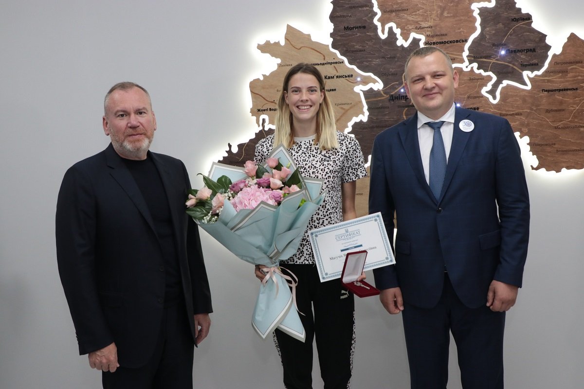 Тепер з власним житлом: легкоатлетка Ярослава Магучіх та військовослужбовець Ігор Сулім отримали ключі від квартир 1