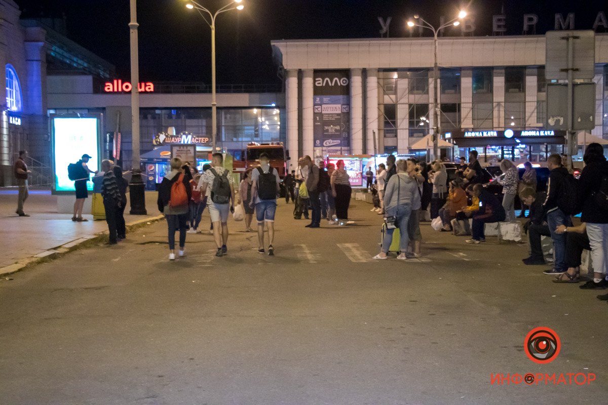 В Днепре "заминировали" вокзал 3