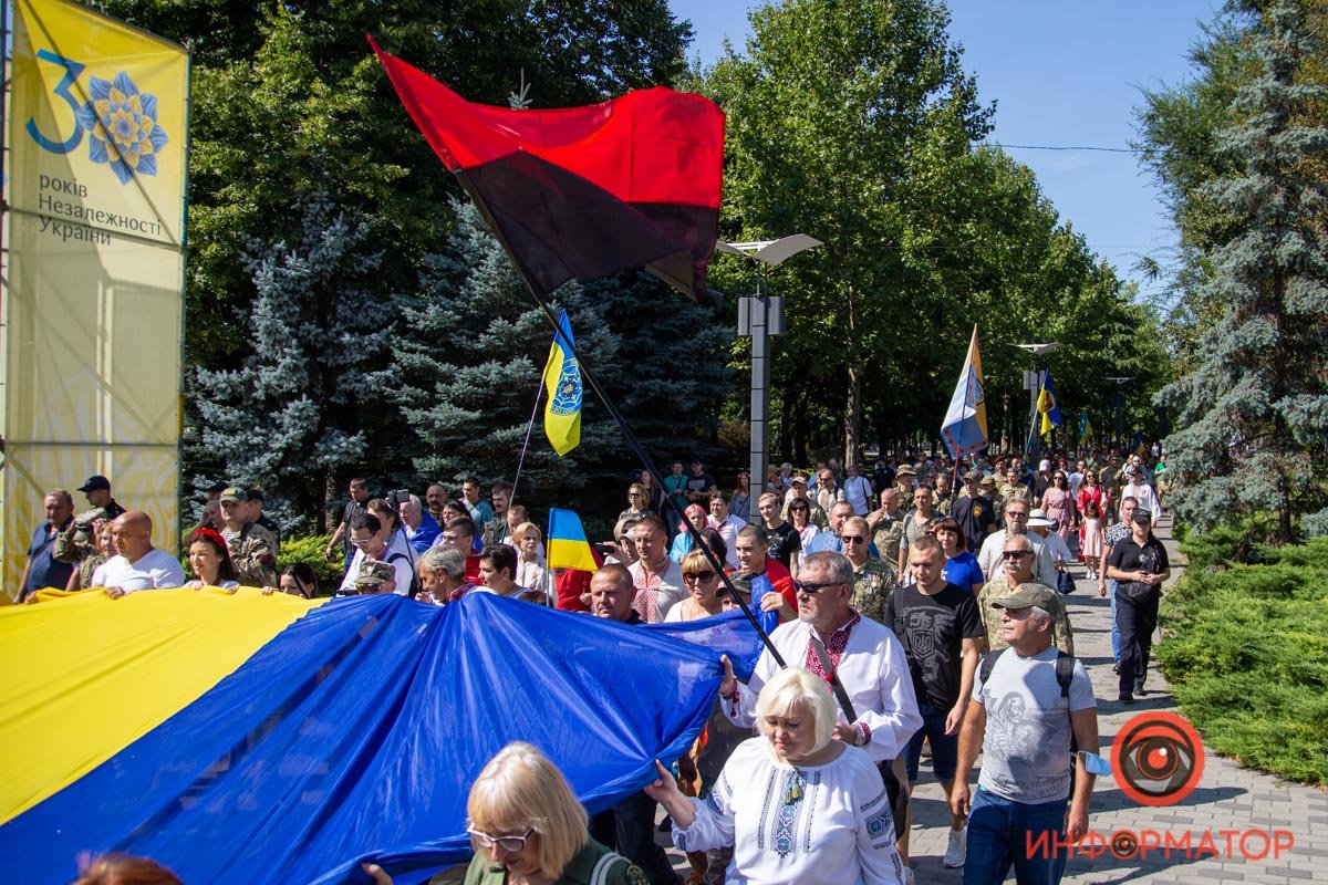 Десятки сердец в едином порыве: как в Днепре прошел марш ко Дню Независимости 7
