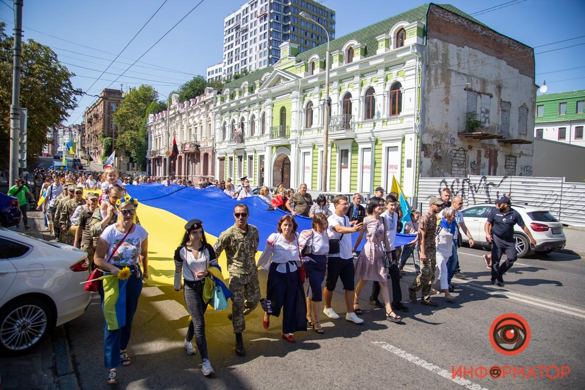 Десятки сердец в едином порыве: как в Днепре прошел марш ко Дню Независимости 9