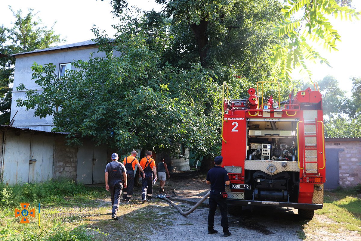Огонь повредил внутреннюю отделку стен и домашние вещи