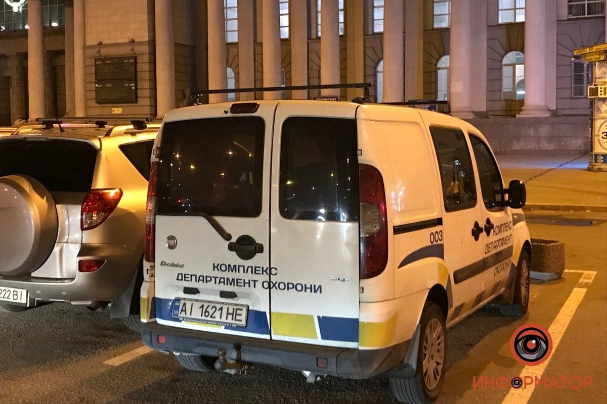 На место прибыли полиция, скорая и спасатели На место прибыли полиция, скорая и спасатели