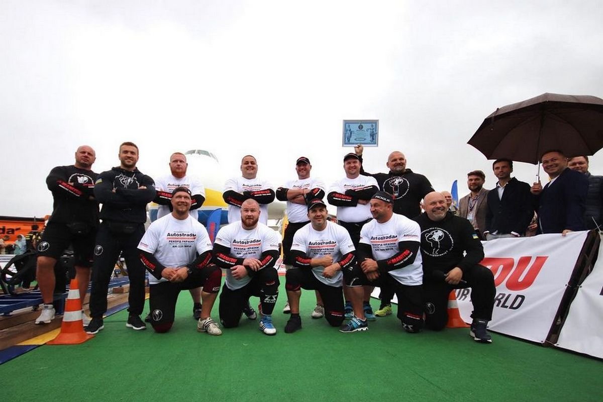 На рекордную попытку богатыри затратили 1 минуту и 13 секунд