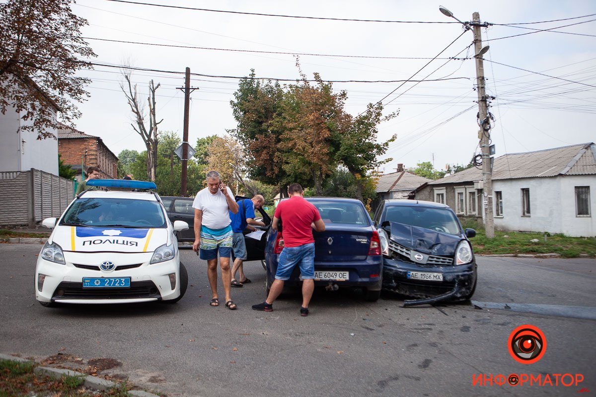 Nissan двигался по улице Нестерова, Renault поднимался вверх по Выборгской