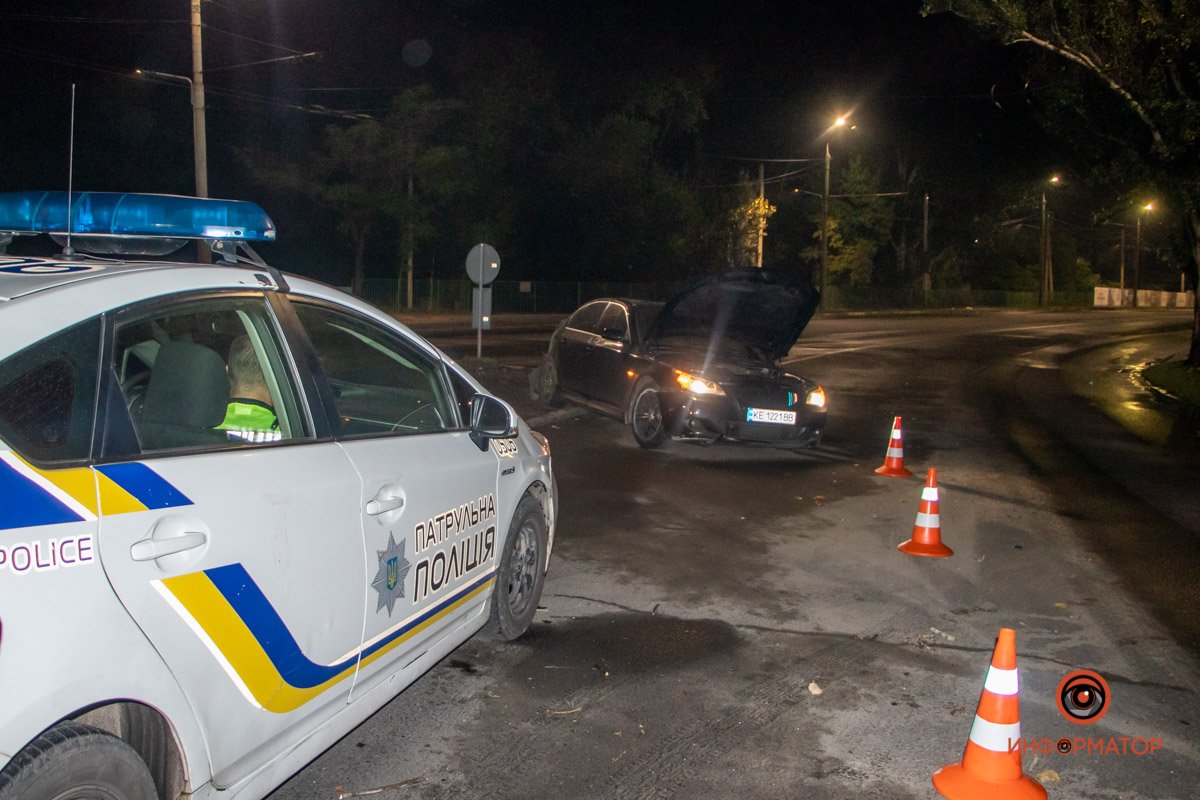 На месте ДТП работает полицейский патруль На месте ДТП работает полицейский патруль