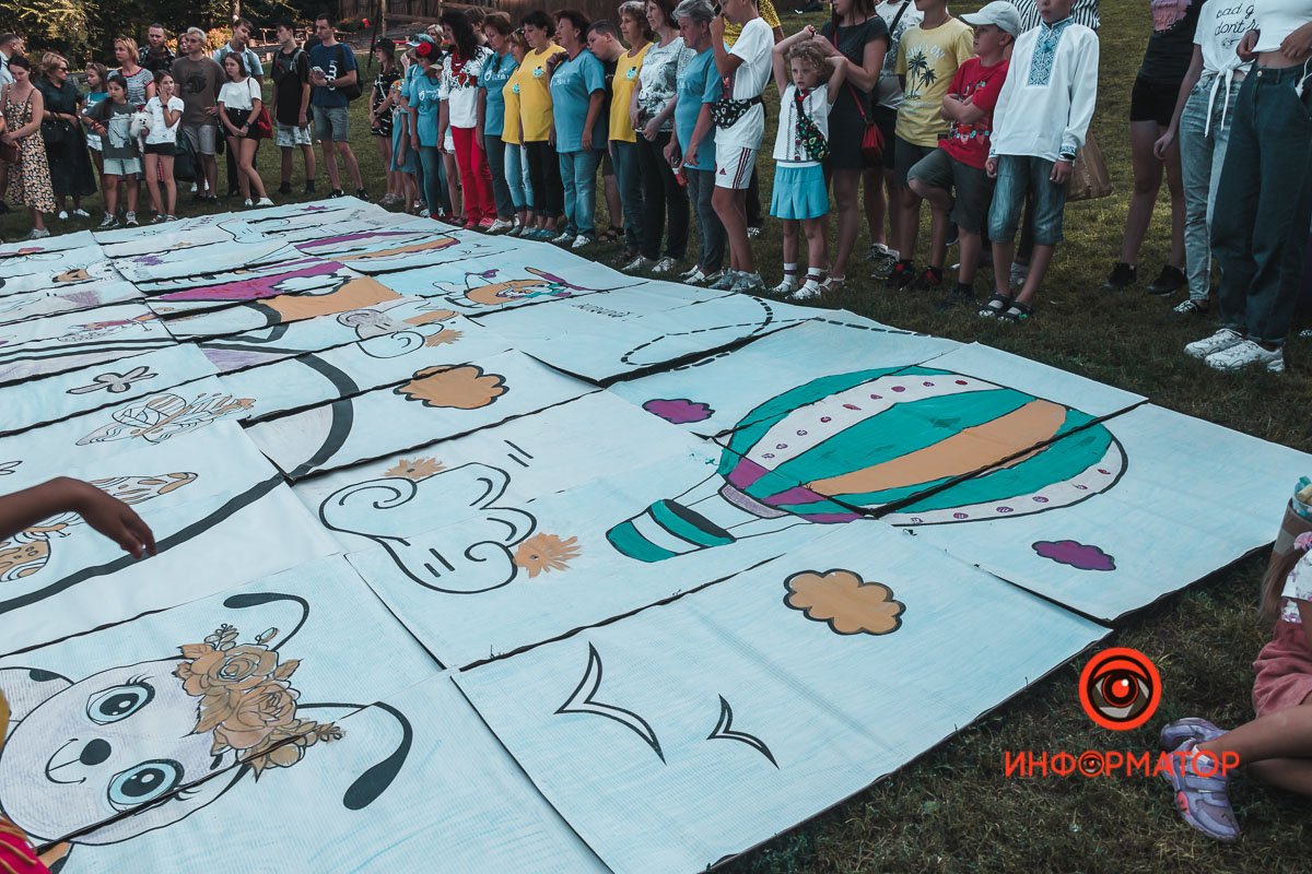 Около сотни детей 5 часов трудились над рисунком