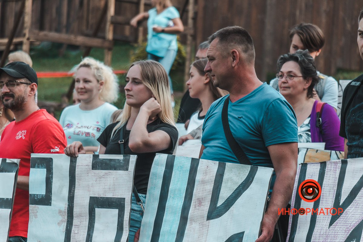 Ширина - 9 метров 90 сантиметров